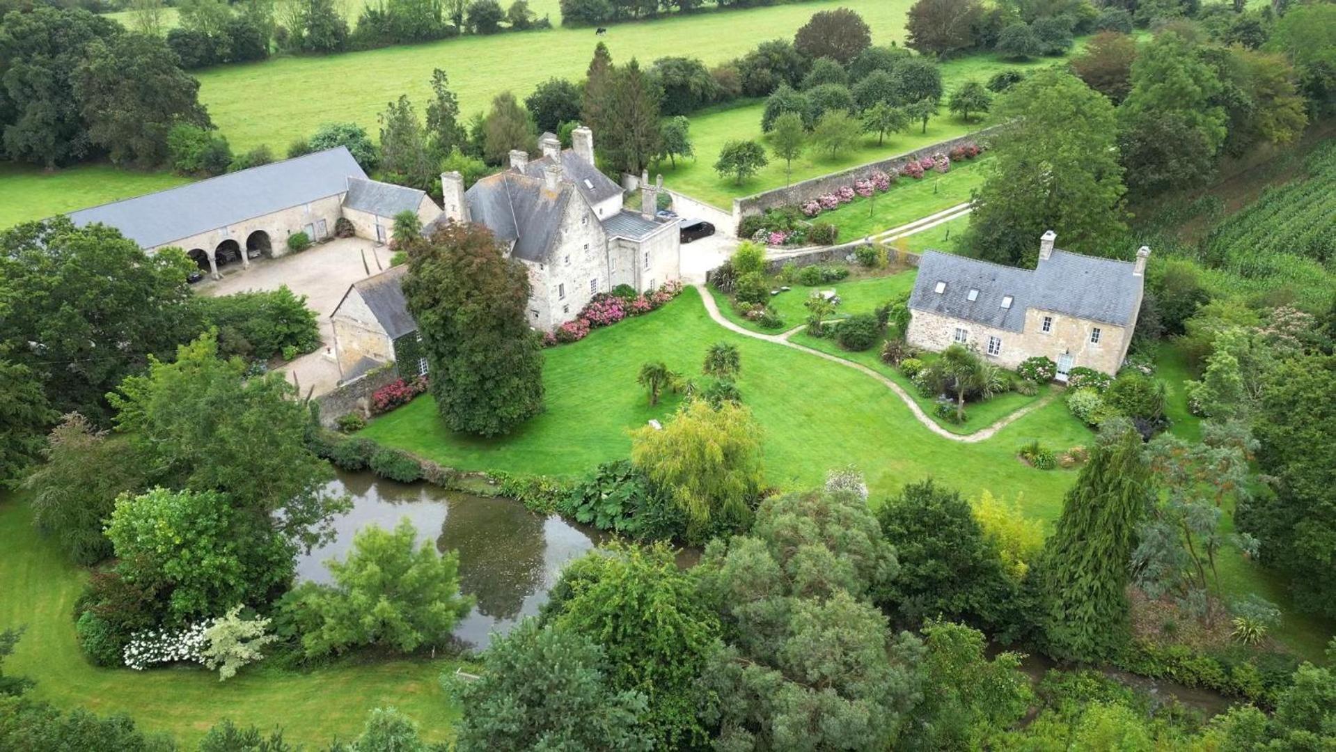 Manoir De Savigny Panzió Valognes Kültér fotó