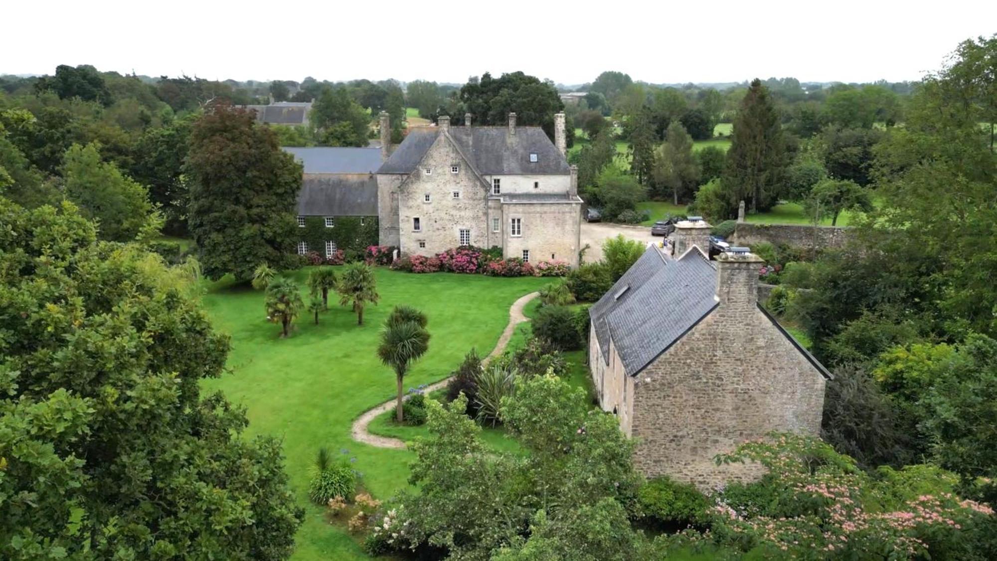 Manoir De Savigny Panzió Valognes Kültér fotó