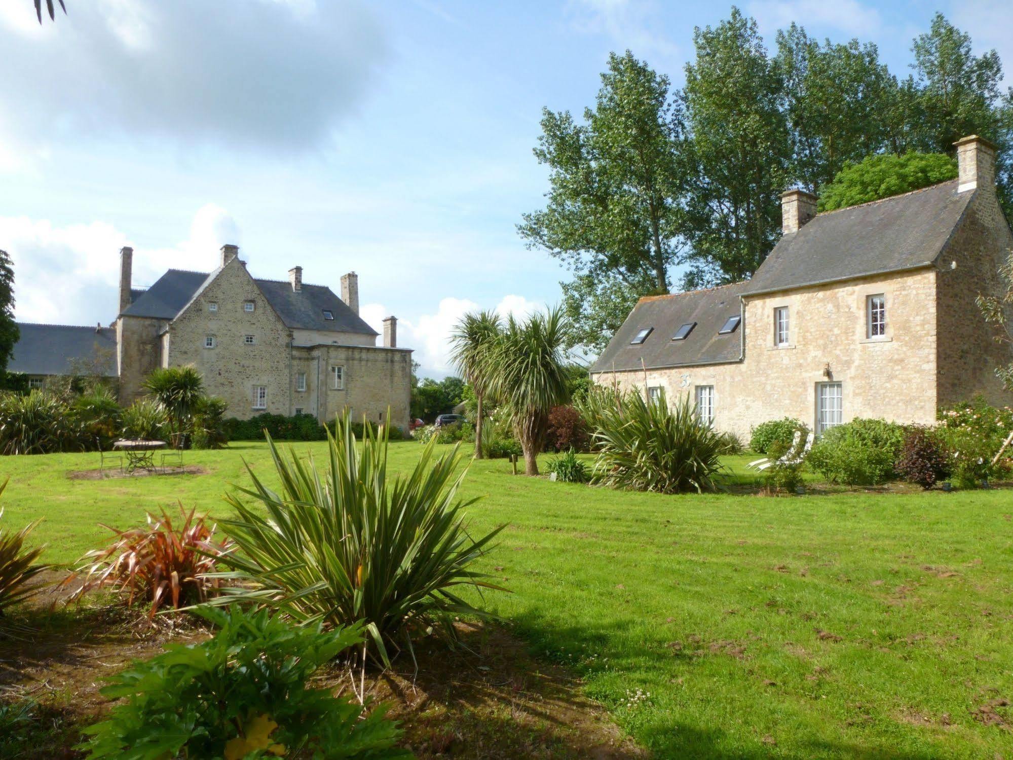 Manoir De Savigny Panzió Valognes Kültér fotó