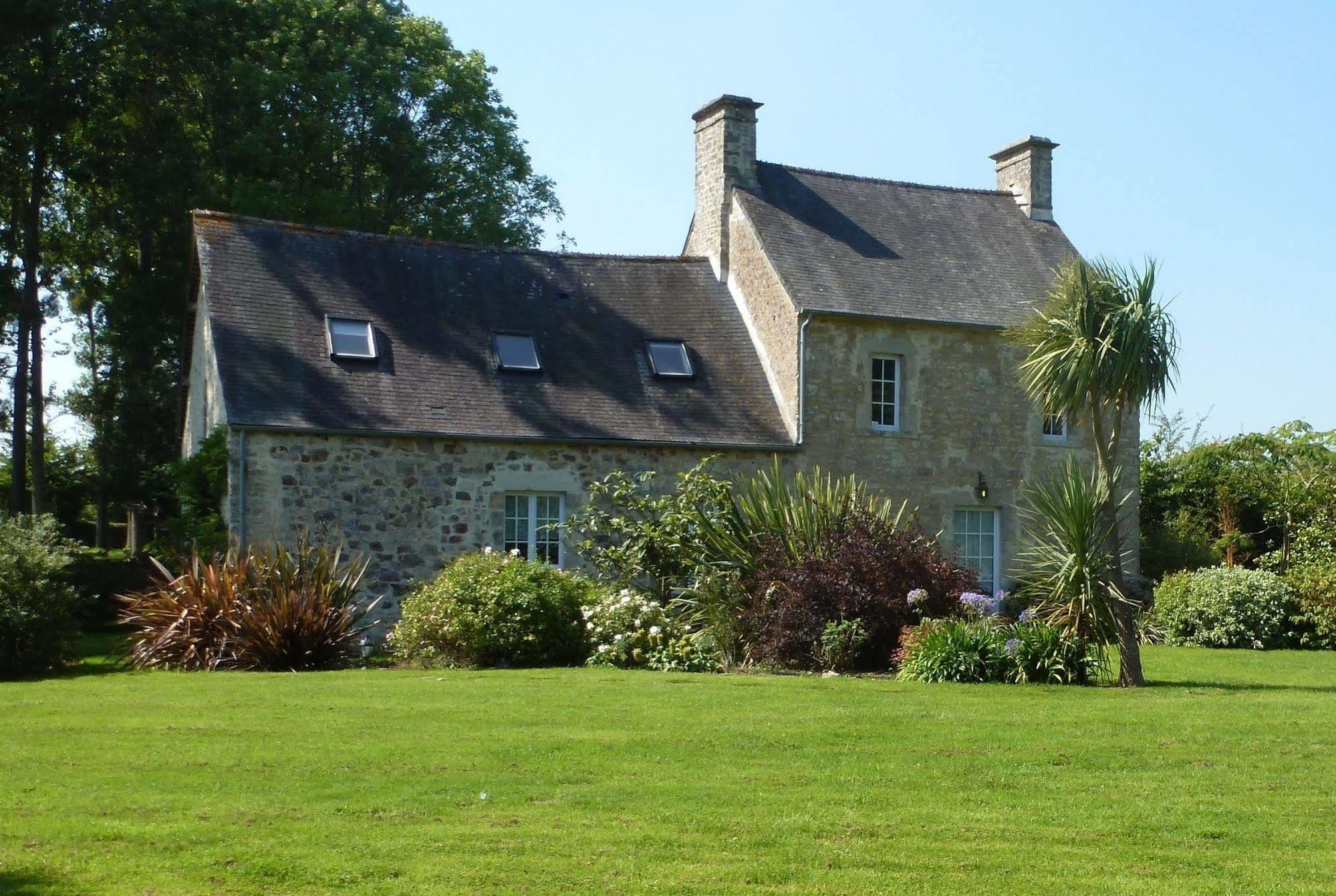 Manoir De Savigny Panzió Valognes Kültér fotó