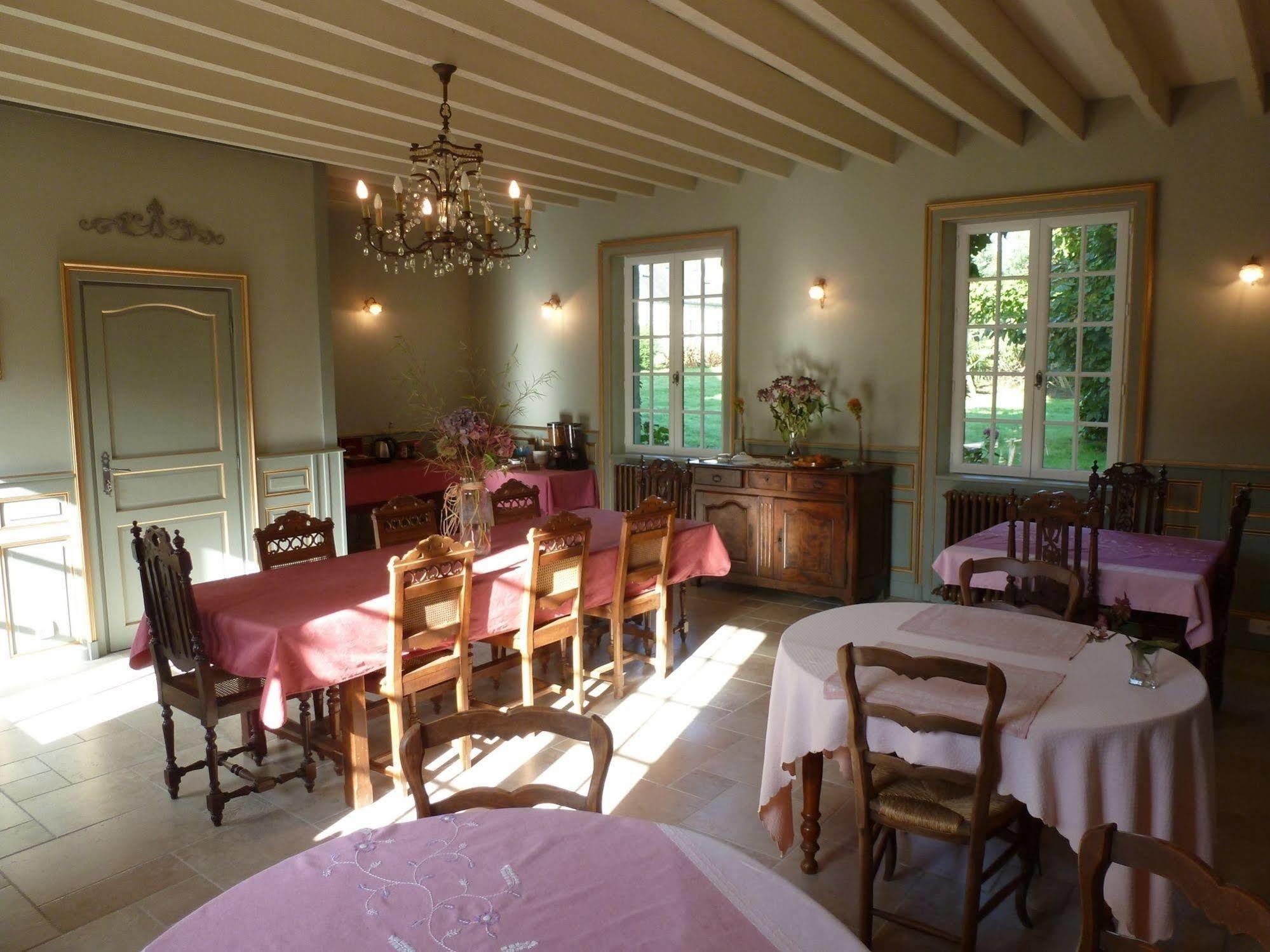Manoir De Savigny Panzió Valognes Kültér fotó